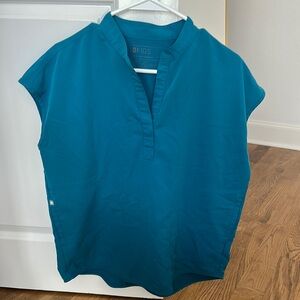 Figs Caribbean Blue Rafaela scrub top